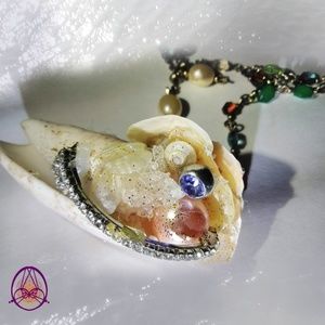 Valentine shell beaded crystal necklace